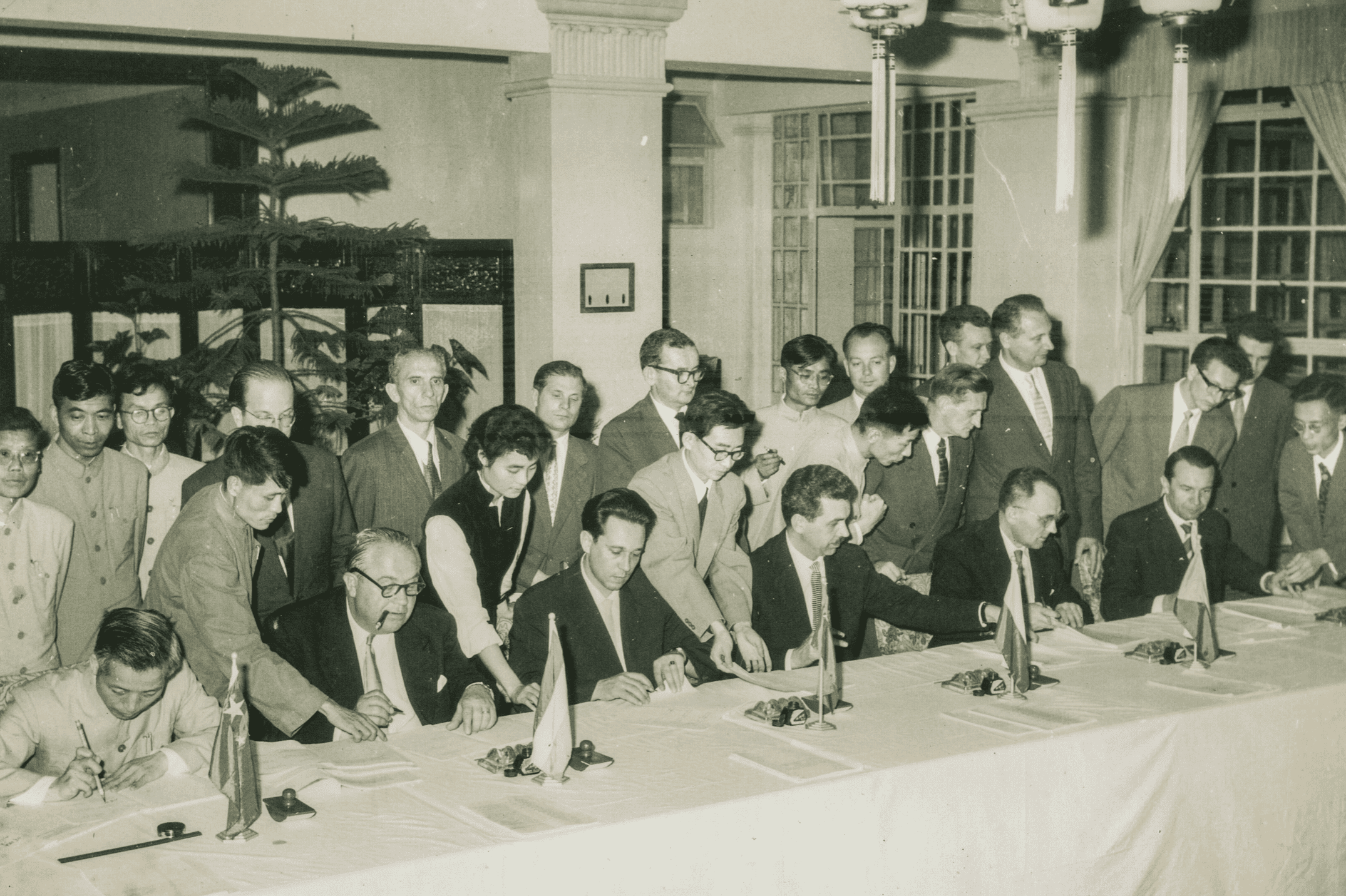 由中國、前蘇聯等6國聯合組建(中國首個電器氣候試驗研究機構)